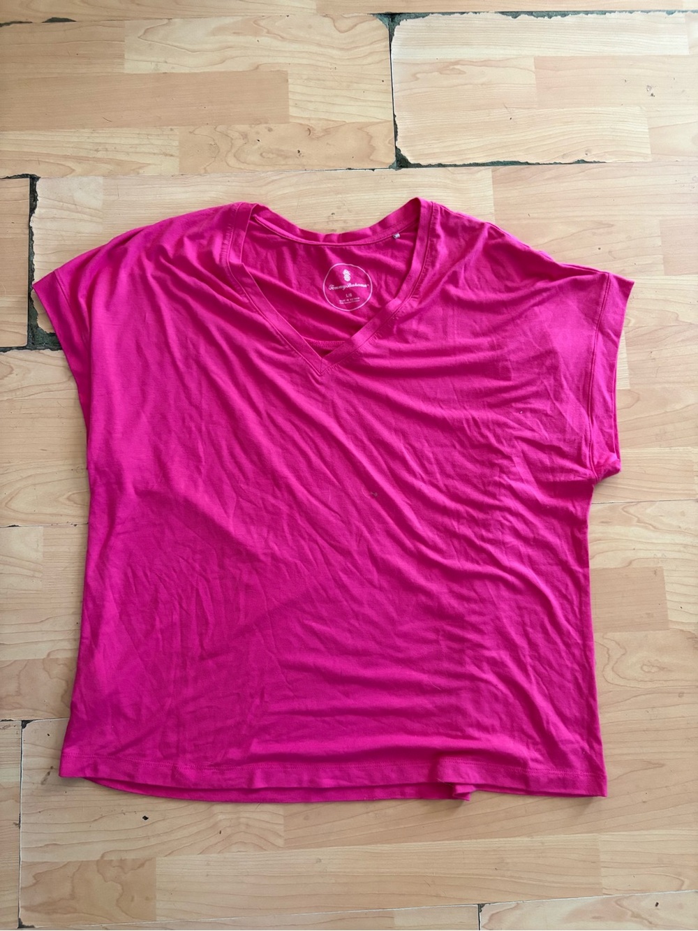 TOMMY BAHAMA super Soft Tencel Blend Bright Pink V-neck T-shirt Size L Women T11